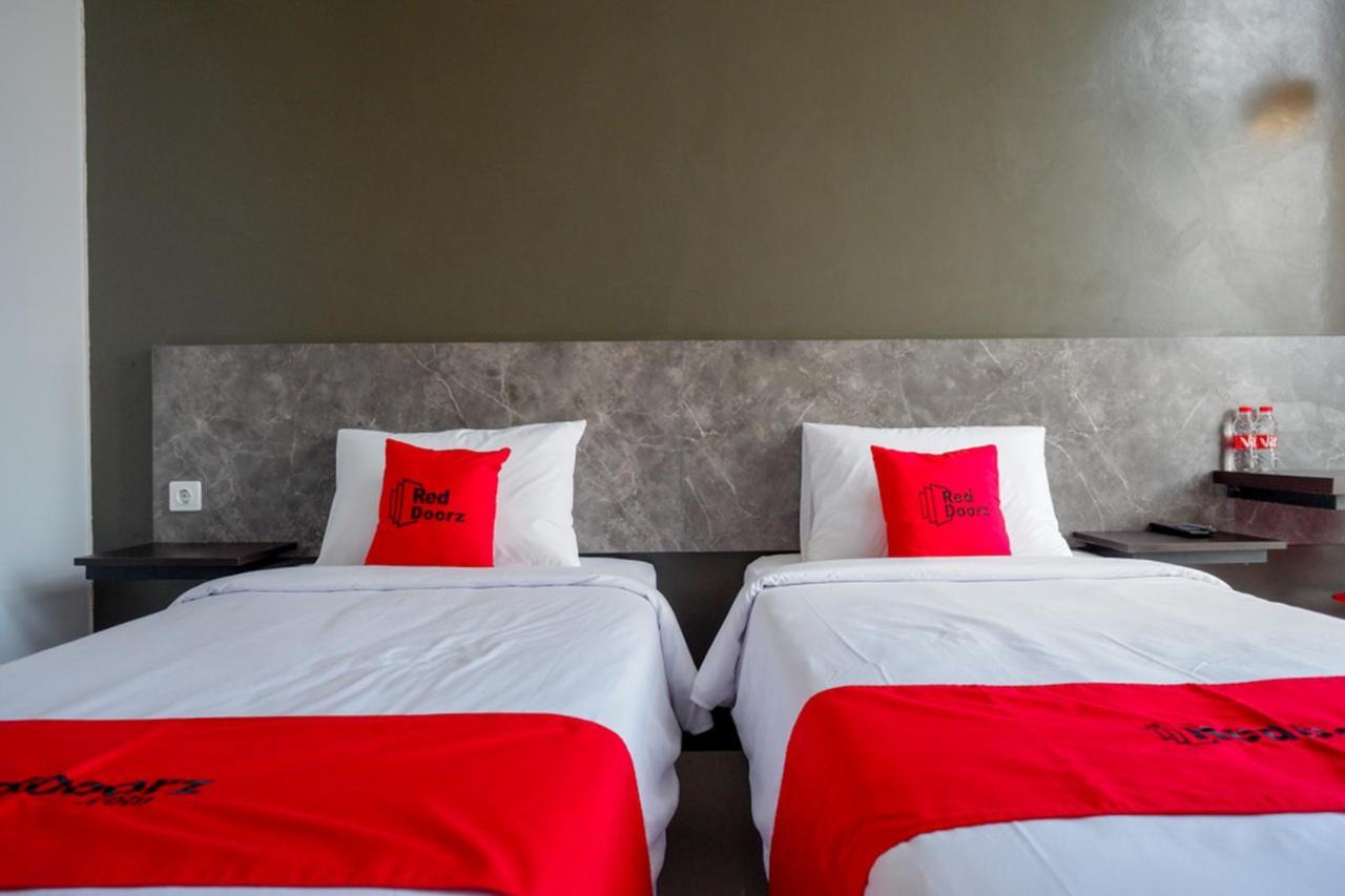 Reddoorz Plus Near Solo Baru Luaran gambar