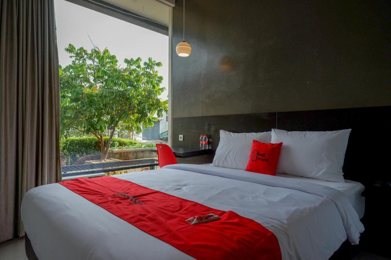 Reddoorz Plus Near Solo Baru Luaran gambar