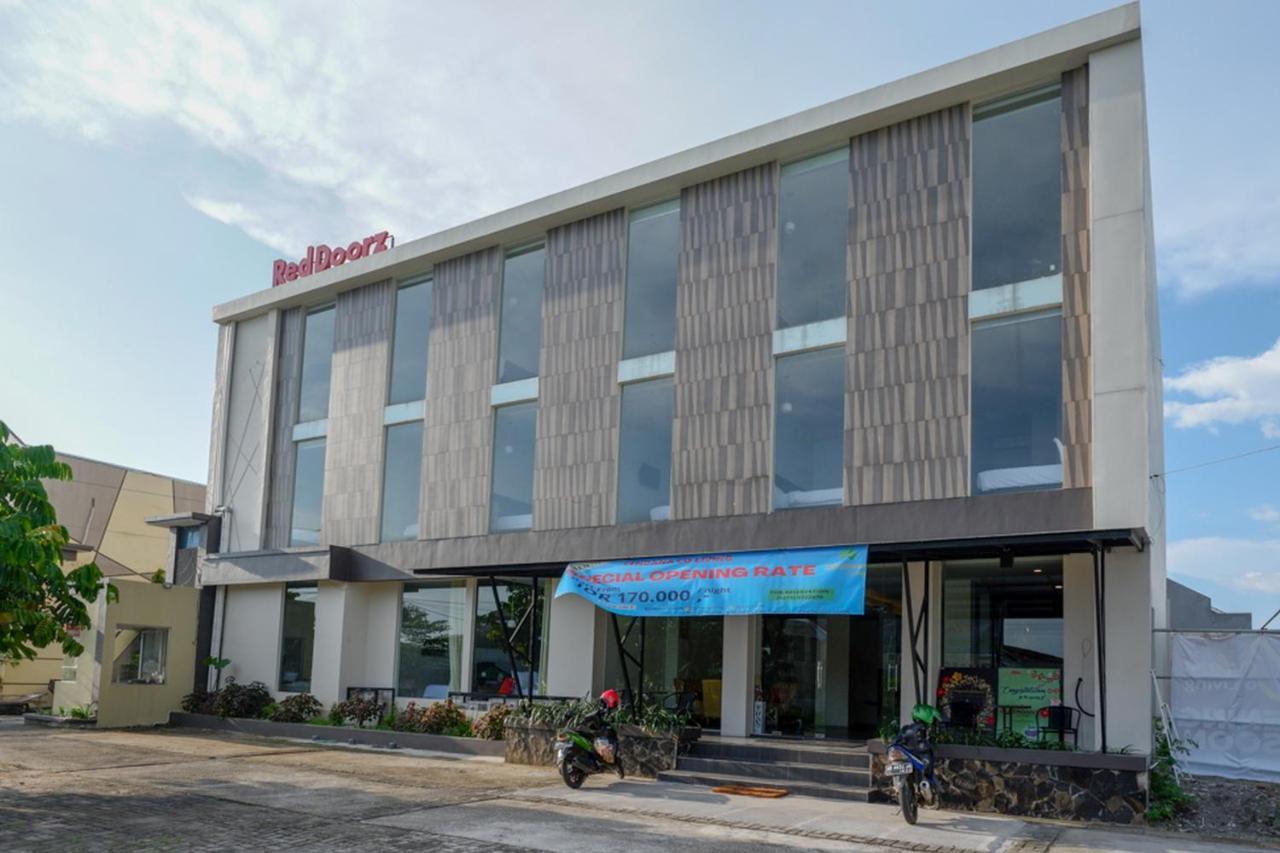 Reddoorz Plus Near Solo Baru Luaran gambar