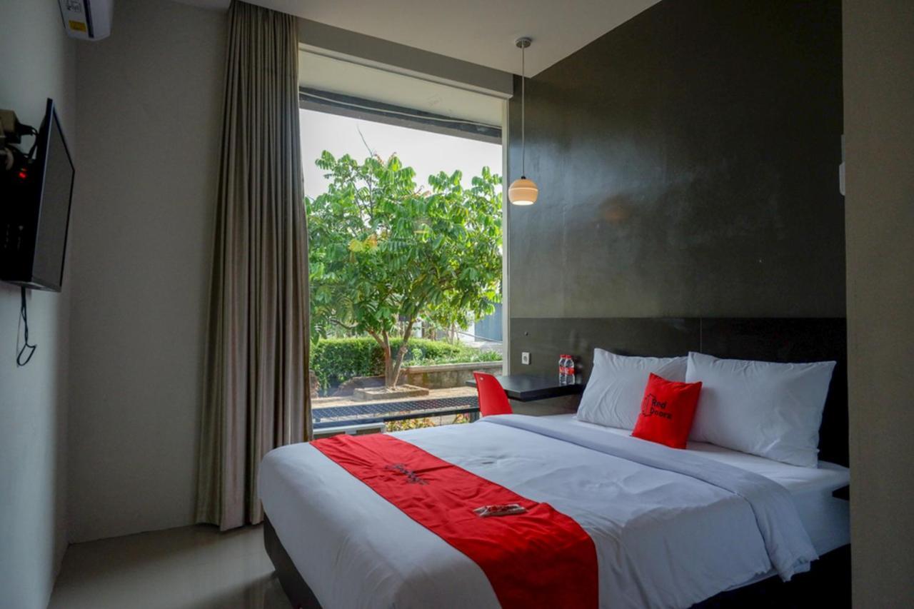 Reddoorz Plus Near Solo Baru Luaran gambar
